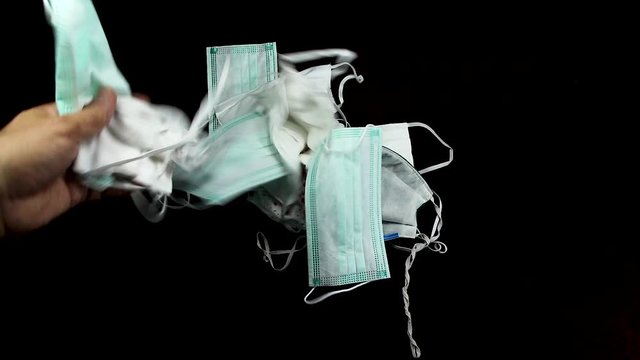 Scramble to pick up the mask,Because the mask is used to prevent rare and scarce diseases,