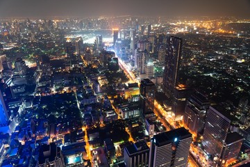 Fototapeta na wymiar マハナコーンタワーのスカイウォークから見るバンコクの夜景