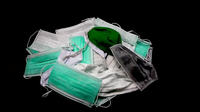 Scramble to pick up the mask,Because the mask is used to prevent rare and scarce diseases,