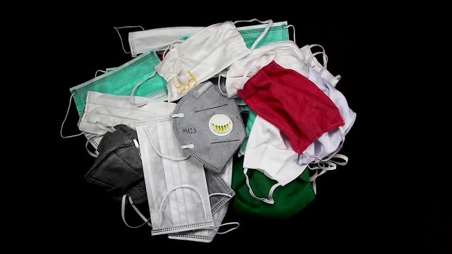 Scramble to pick up the mask,Because the mask is used to prevent rare and scarce diseases,