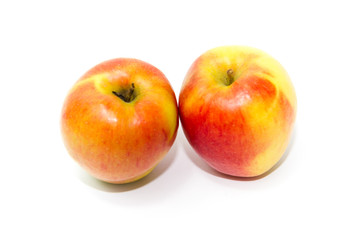 Frische Reife Äpfel auf weißem Hintergrund