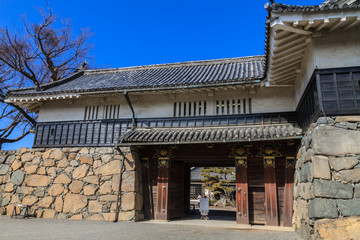 Fototapeta na wymiar 春の松本城の黒門の風景