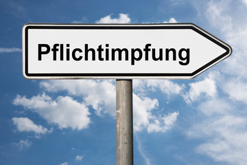 Fototapeta premium Wegweiser Pflichtimpfung