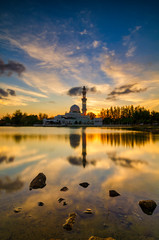 Fototapeta na wymiar Beautiful floating mosque located in Kuala Ibai, Terengganu Malaysia over stunning sunset background