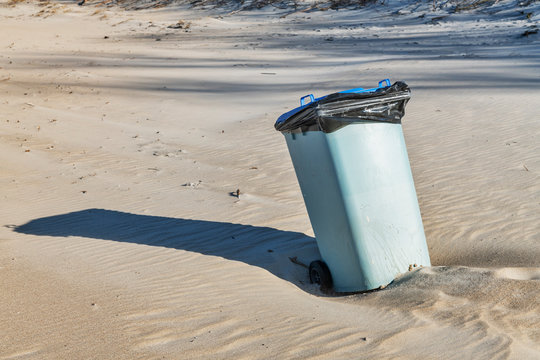 M&uuml;lltonne am Strand