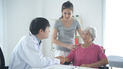 Fototapeta premium Medical concepts. The doctor encouraged the sick in the clinic. 4k Resolution.