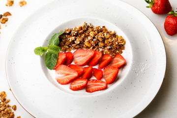 granola with strawberry