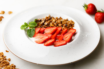 granola with strawberry