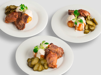 Salad, pork chops, chicken, mushrooms, prosciutto, spinach, cheese, grapes, beef, nuts, cedar cheese, tuna, tomatoes, olives, fish. Viewed 360 or top view.