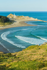 ニュージーランド　ワイララパのキャッスル・ポイントのキャッスル・ロックから見える灯台とザ・ギャップ