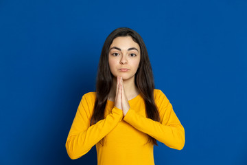 Brunette young girl wearing yellow jersey