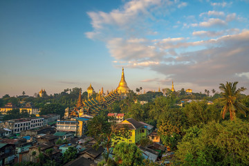 Fototapeta premium Yangon skyline with Shwedagon Pagoda in Myanmar