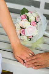 結婚指輪とブーケ

