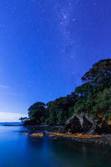 Fototapeta na wymiar ニュージーランド　オークランド地方のリーの海岸で見える星空