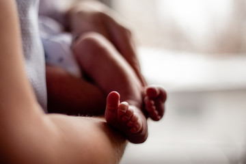 hands of mother and baby feet