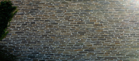 Moderne Ziegelsteinmauer mit interessanten Lichteinfall