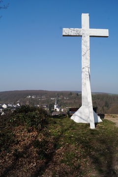 Wei&szlig;e Kreuz kreuzweingarten