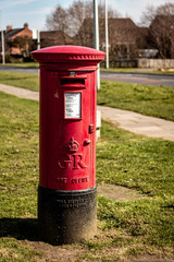 Fototapeta na wymiar Red post box pillar king George GR