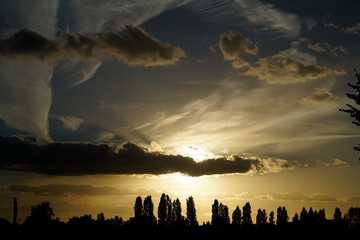 Dramatischer Abendhimmel