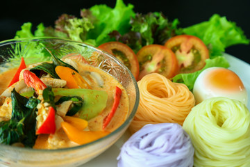 Rice Vermicelli with Chicken Red Curry