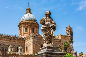 Fototapeta na wymiar Statue facing Palermo Cathedral, Sicily