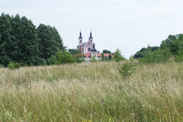 Zabudowa klasztorna Kameduł&oacute;w nad Wigrami na terenie Wigierskiego Parku Narodowego