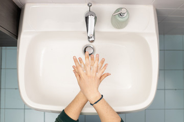 come lavarsi le mani