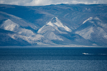 Fototapeta na wymiar fascinating landscape of Baikal lake and mountains