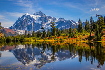 Fototapeta na wymiar Mountain lake, Mt. Shuksan, Washington st, Northern cascades