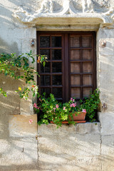 Fototapeta na wymiar französische Hausfassade mit Fenster