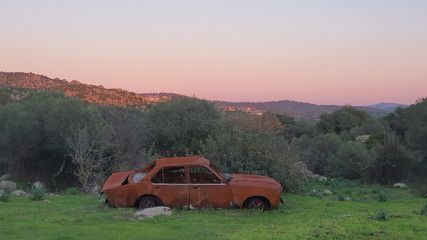 Fototapeta premium old car at sunset