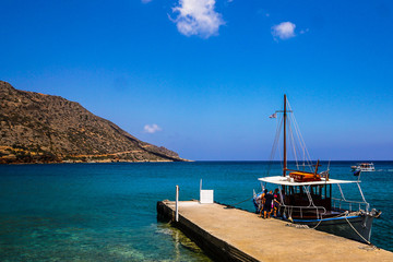 Barco en puerto © Xavier