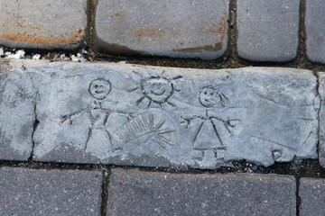 Drawing on asphalt, cement, wall. The guy and the girl, the sun above them, on them is a trace from the boot, the tread of the shoe. This is a symbol of trampled, ended love, divorce