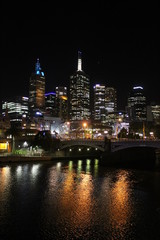 Fototapeta na wymiar City skyline of Melbourne at night 