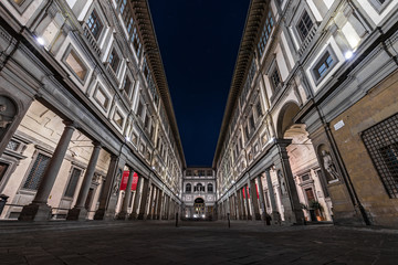 Firenze, esterno della Galleria degli Uffizi