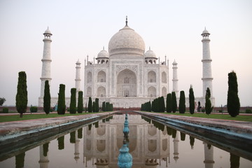 Fototapeta na wymiar Taj Mahal at the sunrise