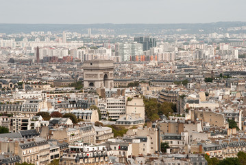Fototapeta na wymiar View of the city of paris with the triumphal arch from the eiffel tower.