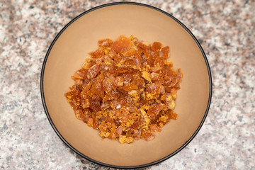 Caramelized sugar crystals