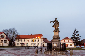 Fototapeta na wymiar Tykocin to piękna historyczna, a nawet królewska miejscowość w województwie podlaskim, malowniczo położona nad rzeką Narew, Polska