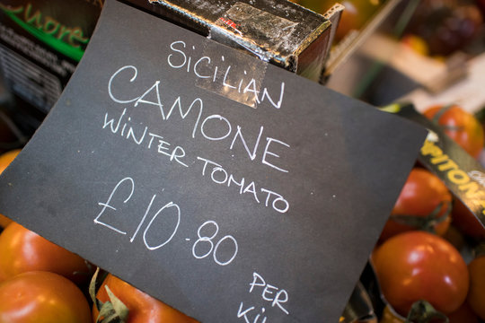 sicilian camone winter tomato with sign