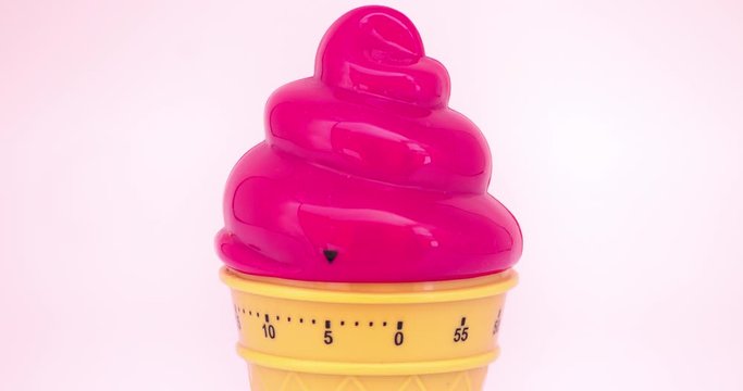 Time lapse 4k - Kitchen ice cream cone timer countdown to zero. 