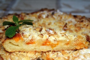 Apricot cake with mint and cheese