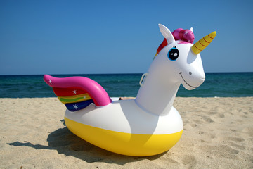 Einhorn Luftmatratze am Meer
