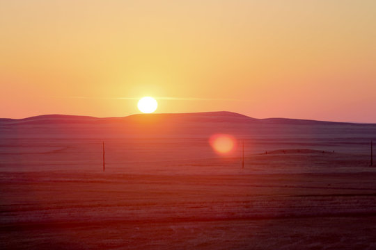 The sunrise oxer the mountains