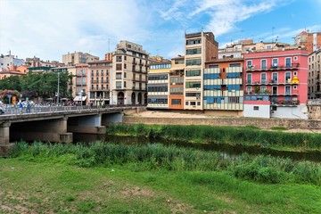 Fototapeta premium Picturesque colorful houses on the banks of the old castle moat in Girona, Spain.