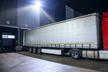 Loading bay for loading and unloading trucks 