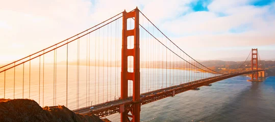 Fototapeten San Franciscos Golden Gate Bridge bei Sonnenaufgang von Marin County © Tierney