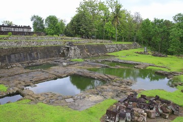 Fototapeta na wymiar Bathing pool in the complex of the Ratu Boko Palace historic building