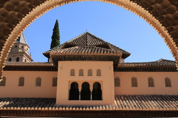 Obraz premium Palace of the Lions, a part of Nasrid Palaces (Palacios Nazaries) at the historical Alhambra Palace and fortress complex in Granada, Andalusia, Spain.