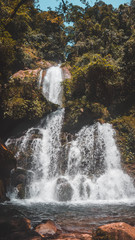 Enorme y hermosa cascada © gerardo